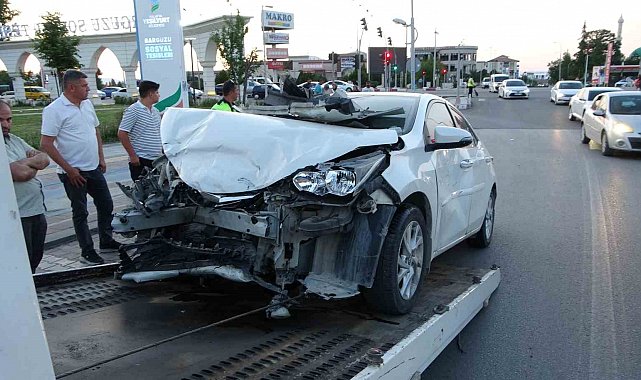 Malatya'da iki otomobil çarpıştı: 2 yaralı