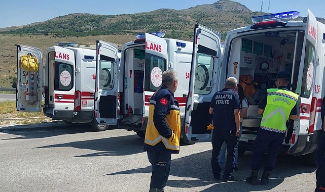 Malatya'da iki otomobil çarpıştı: 4 yaralı