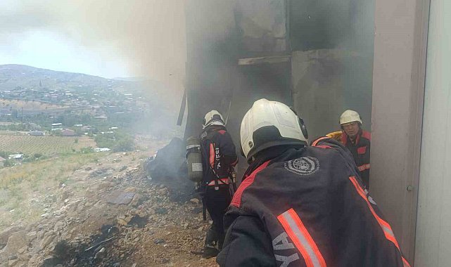 Malatya'da inşaat işçilerinin kaldığı şantiyede yangın