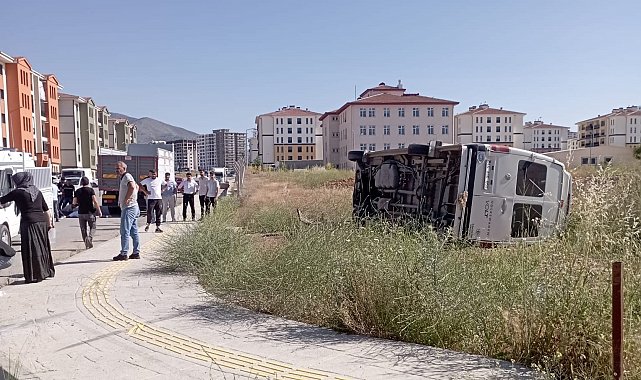 Malatya'da minibüs devrildi: 4 kişi yaralandı
