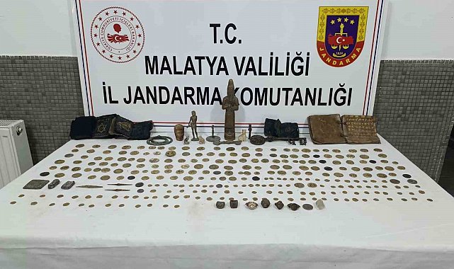 Malatya'da tarihi eser kaçakçılarına operasyon: 2 gözaltı