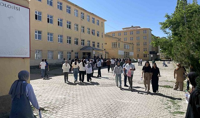 Malazgirt'te YKS heyecanı yaşandı