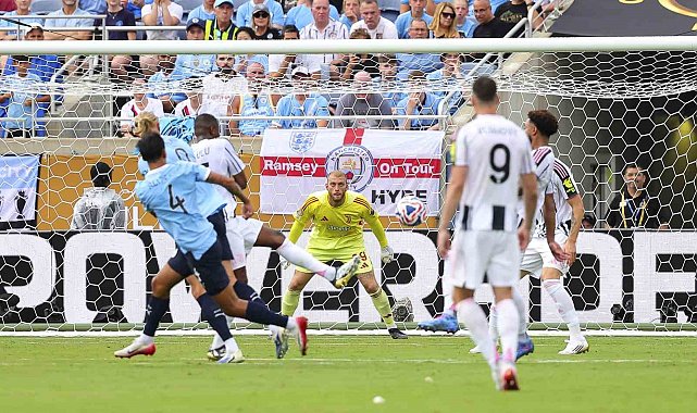 Manchester City, Juventus'u 5-2 yendi ve lider olarak gruptan çıktı