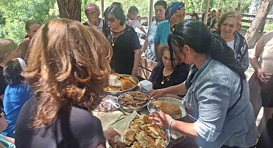 Manisa Büyükşehir Belediye Başkanı Zeyrek için Tunceli'de lokma dağıtıldı