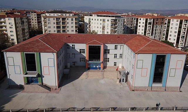 Manisa'da 270 binden fazla öğrenci karne alacak