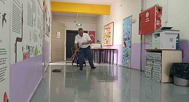 Manisa'nın 'Hademe Ressamı' gençlere ilham veriyor