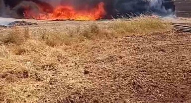 Mardin'de çıkan yangında 25 ton saman ve 300 sulama borusu yandı
