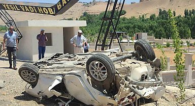 Mardin'de kontrolden çıkan otomobil şarampole yuvarlandı: 1 ölü, 1 yaralı