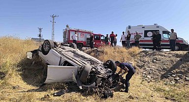 Mardin'de şarampole devrilen otomobilin sürücüsü yaralandı