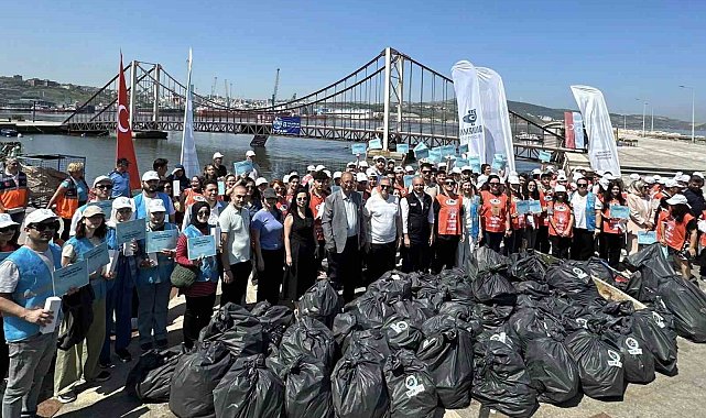 Marmara Denizi'nde kıyı temizliği