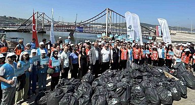 Marmara Denizi'nde kıyı temizliği