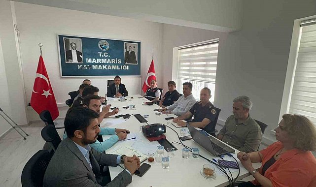 Marmaris'te deprem sonrası sahaya çıkan ekipler incelemelerini sürdürüyor