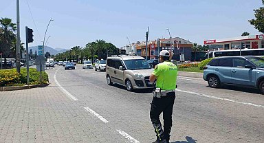Marmaris'te tatilciler dönüş yolunda: Trafik yoğunluğu devam ediyor