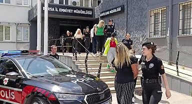 Masaj salonunda müşterilere sosyal medya kontrolü