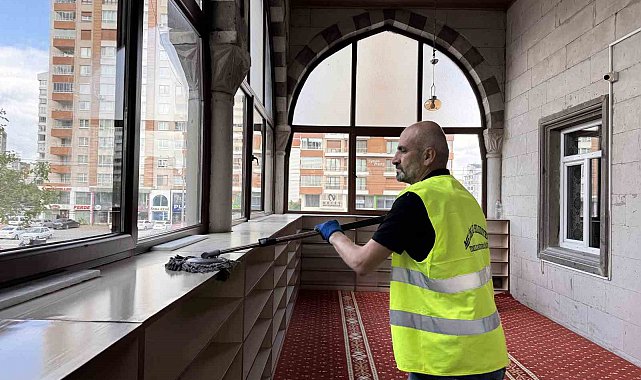 Melikgazi Belediyesi'nden bayram öncesi kapsamlı cami ve mezarlık temizliği