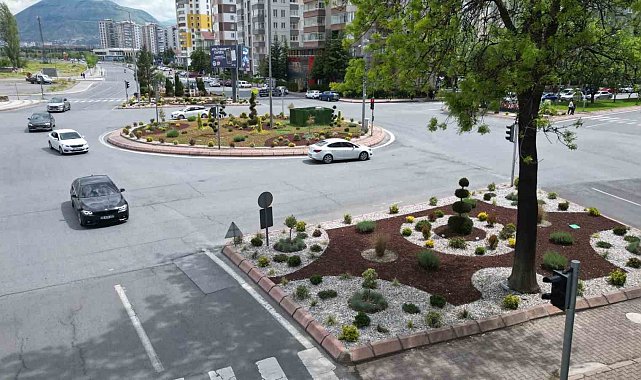 Melikgazi'de kavşak ve refüjler beğeni topladı