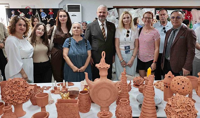 Menemen'de, kültür sanat kursları yıl sonu sergisi