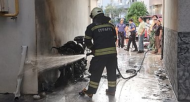 Menteşe'de park halindeki motosiklet alev aldı