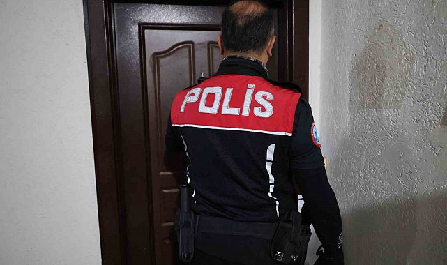 Mersin'de 54 adrese operasyon: 89 aranan şahıs yakalandı