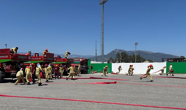 Mersin'de göreve yeni başlayan ateş savaşçılarına eğitim veriliyor
