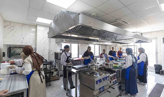 Mersin'de sofralara lezzet katacak aşçılar yetişiyor