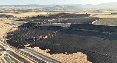 Merzifon'da 80 dönüm tarım arazisi yandı, yanan alan havadan görüntülendi