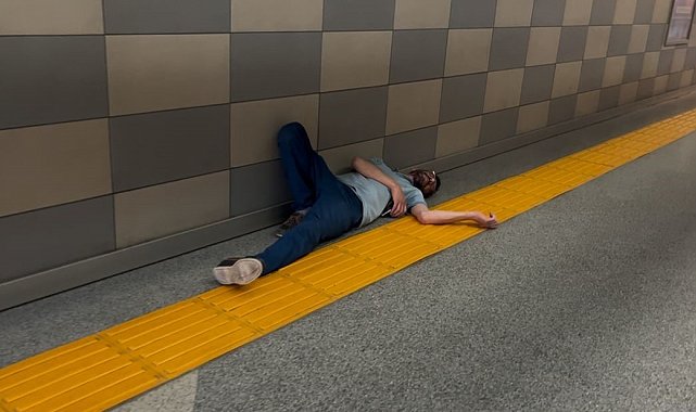 Metro istasyonunda sızıp kaldı;" Ben neredeyim, bırakın yatayım" dedi