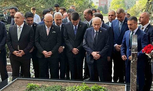 MHP Genel Başkanı Bahçeli, Alparslan Türkeş'in kabrini ziyaret etti