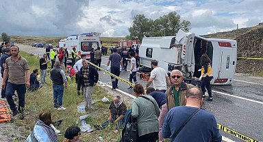 Midibüs şarampole devrildi: 2 ölü, 27 yaralı