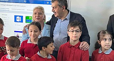 Milli Eğitim Bakanı Tekin'den okula sürpriz bayram ziyareti