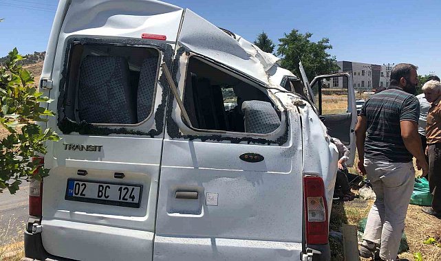 Minibüs takla attı: 1'i ağır 5 yaralı