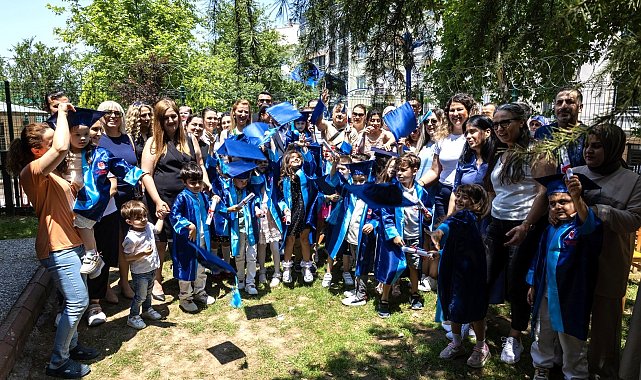 Minik öğrencilerin mezuniyet heyecanı