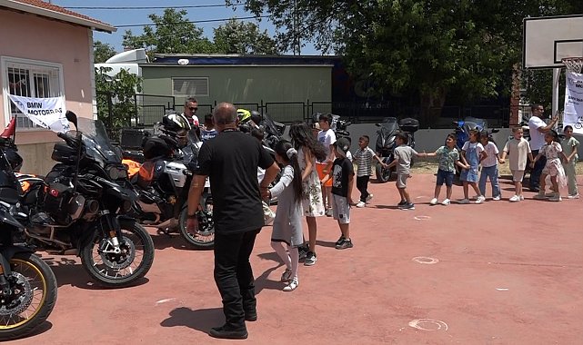 Motosikletleri ile umut dağıtıyorlar