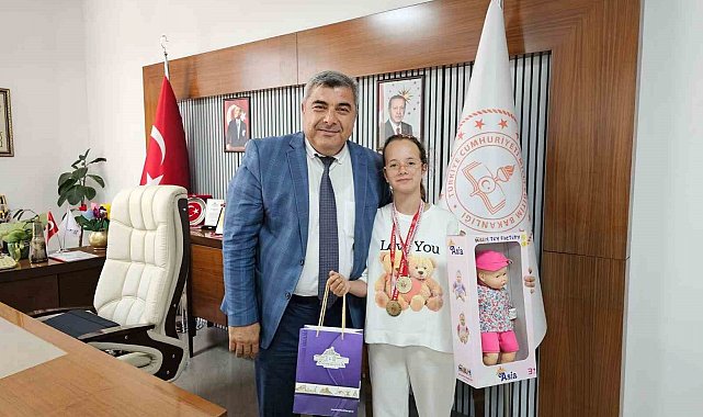 Müdür Sünnetci, şampiyonu makamında ağırladı