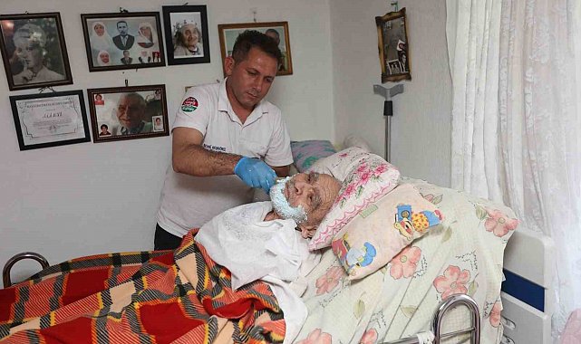 Muğla Büyükşehir Belediyesi'nin evde bakım hizmetiyle bayram sevinci kapıya geldi