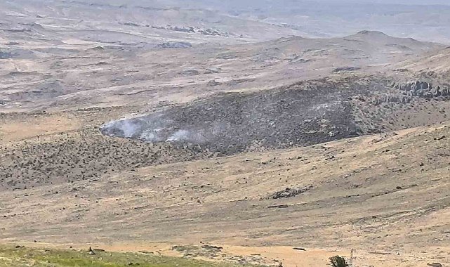 Muradiye'de boş arazide yangın çıktı