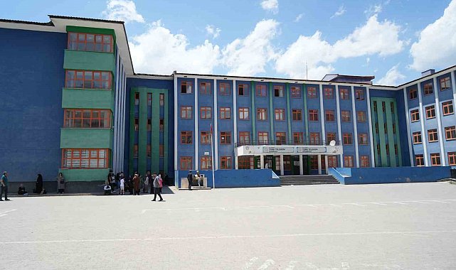 Muş'ta 5 bin 778 öğrenci LGS'de ter döktü