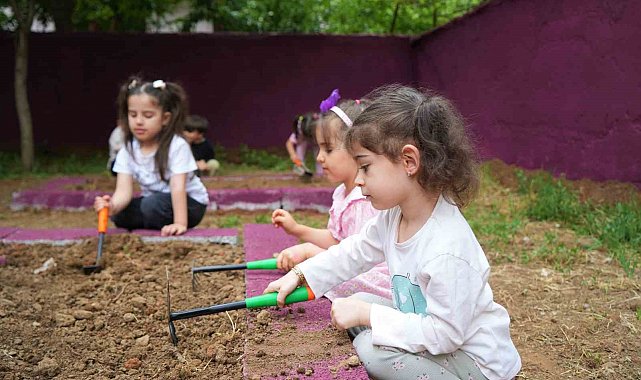 Muş'ta minik öğrenciler toprakla buluştu