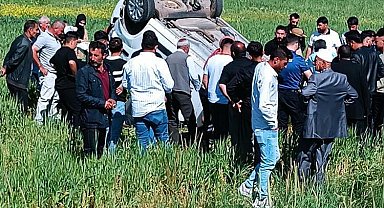 Muş'ta takla atan hafif ticari araçtaki 3 kişi yaralandı