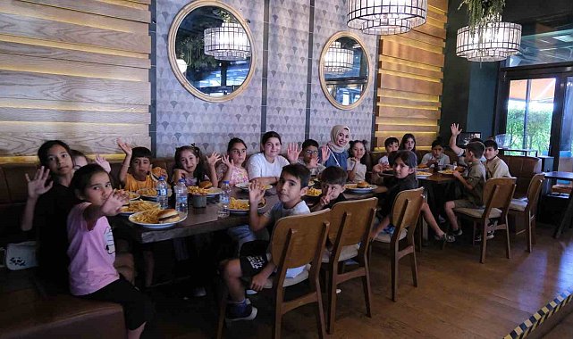 MÜSİAD Antalya'dan çocuklara karne şenliği