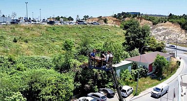 Müşteri manzara isteyince kafe sahibi vinç çağırdı