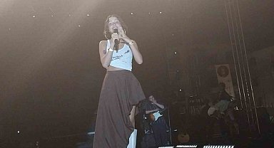 Mut kayısı festivalinde sanatçı Bilal Sonses ve Zeynep Bastık hayranlarını coşturdu