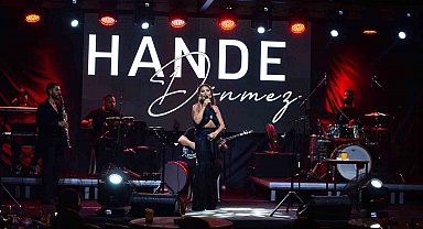 Müzik dünyasının sevilen ismi Bodrum'da hayranlarına unutulmaz bir gece yaşattı