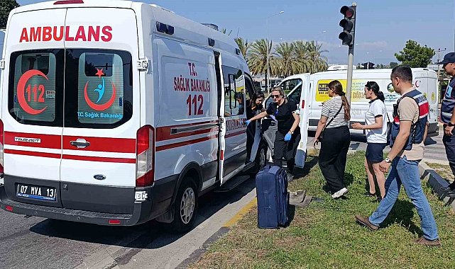 Nakliye kamyonu ile otobüs çarpıştı: 1 yaralı