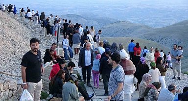 Nemrut Dağı Kurban Bayramı'nda binlerce turisti ağırladı