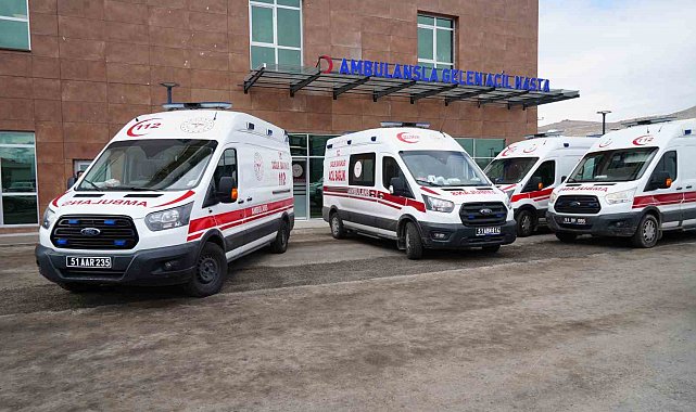 Niğde motosikletler kafa kafaya çarpıştı: 4 yaralı