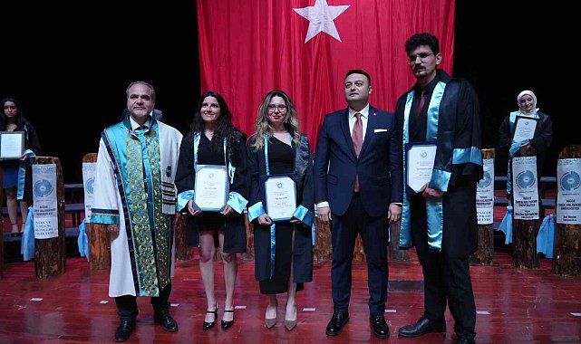 Niğde Ömer Halisdemir Üniversitesinde mezuniyet töreni: 2 bin öğrenci kep attı