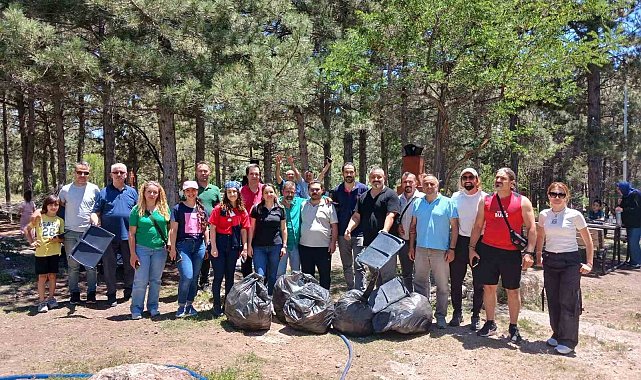 Niğde'de öğretmenlerden doğa için anlamlı etkinlik: Seminer kapsamında çöp topladılar
