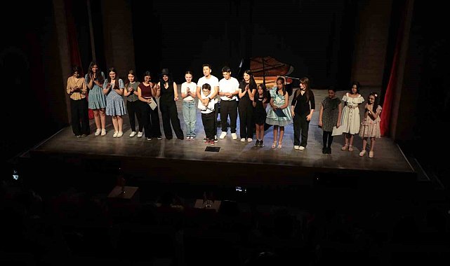 Odunpazarı Belediyesi Piyano Atölyesi'nden unutulmaz yıl sonu konseri