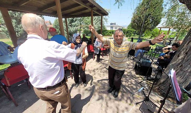 Odunpazarı Belediyesi'nden koca çınarlar için Babalar Günü kutlaması